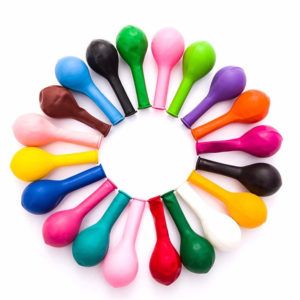 círculos formado por globos de colores deshinchados