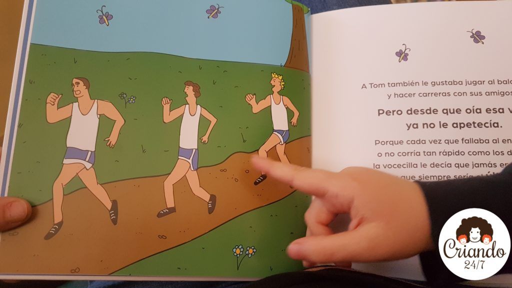 mi hijo señalando un dibujo del cuento donde hay 3 chicos corriendo una carrera